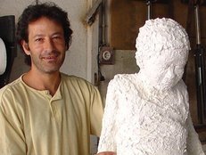 Sculpteur impressionniste qui joue aussi avec l'abstraction sculpturale